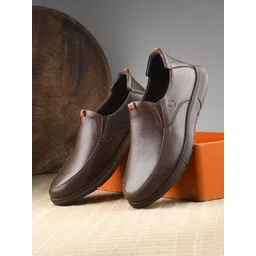 Egoss Men Textured Comfort Insole Round Toe Leather Slip-On Sneakers