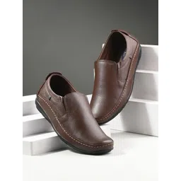 Egoss Men Textured Comfort Insole Round Toe Leather Slip-On Sneakers