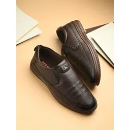 SERVER Men Slip-On Sneakers