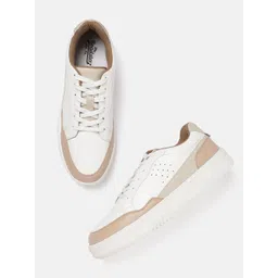 Roadster Women Sneakers