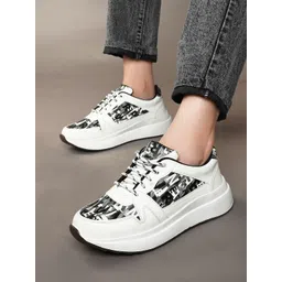 XE Looks Women Round Toe Memory Foam Lightweight Sneakers