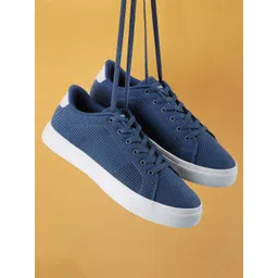 Campus Men Textured Contrast Sole Sneakers
