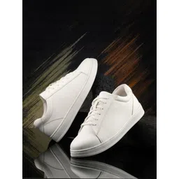 Mast & Harbour Men White Round Toe Lightweight Sneakers