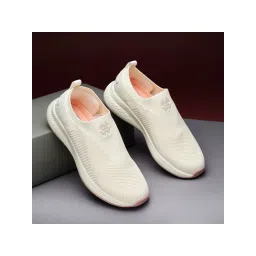 Campus SUAVE Off White Women Walking Shoes