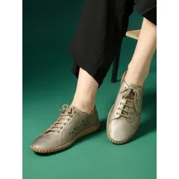 Inc.5 Women's Pewter Casual Sneakers