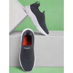 SPRENGE Men Textured Sneakers