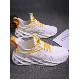 Rapid Box Men's White Running Shoes