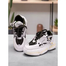 Layasa Men Colourblocked Sneakers