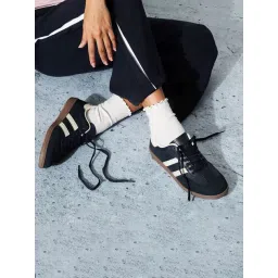 Ginger by Lifestyle Women's Navy Sneakers