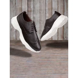 GLOBAL RICH Men Round Toe Lace-Ups Laser Cuts Detailed Lightweight Sneakers