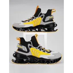 Atom Men Colourblocked Sneakers