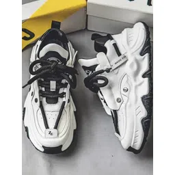 FreeMo Men White Casual Shoes