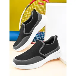 The Roadster Lifestyle Co Men Running Sports Shoes