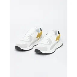 Snitch Men Textured Sneakers