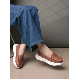 The Roadster Lifestyle Co Women Slip-On Round Toe Sneakers