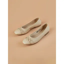 Ginger by Lifestyle Women Slip-On Sneakers