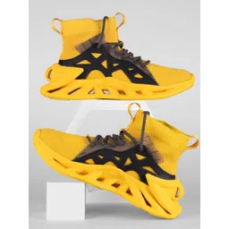 Atom Men Colourblocked Sneakers
