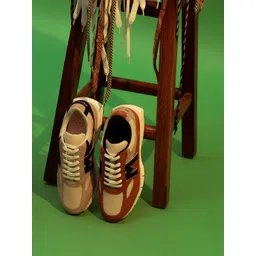 mccoy Men Colourblocked Round Toe Antibacterial Leather Sneakers