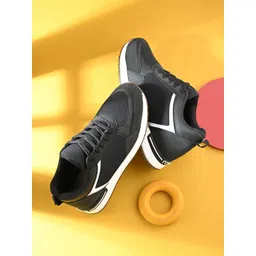 knoos Women Colourblocked Sneakers