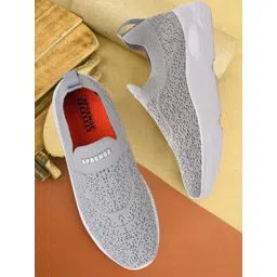 SPRENGE Men Textured Sneakers