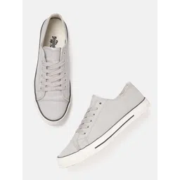 Roadster Men Grey Solid Sneakers