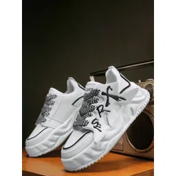 XTOON Men Colourblocked Sneakers