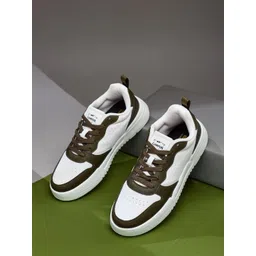 Campus Men Solid Sneakers