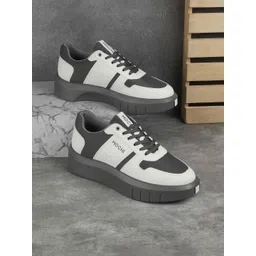 Mochi Men Colourblocked Sneakers