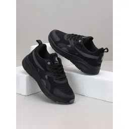 NEW LIMITS Men Running Non-Marking Shoes