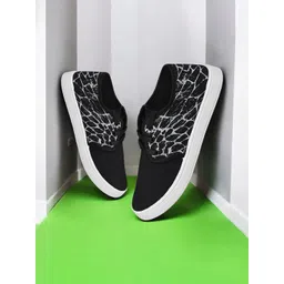 Spotwalk Men Canvas Printed Lace Ups Sneakers