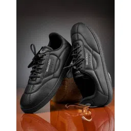 bacca bucci Men Textured PU Regular Sneakers