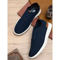 The Roadster Lifestyle Co. Men Black Round Toe Lightweight Lace-Ups Sneakers