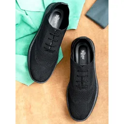 The Roadster Lifestyle Co. Men Black Round Toe Lightweight Lace-Ups Sneakers