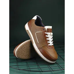 CLOG LONDON Men Contrast Sole Sneakers