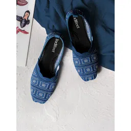 Indifeet Women Printed Slip-On Sneakers