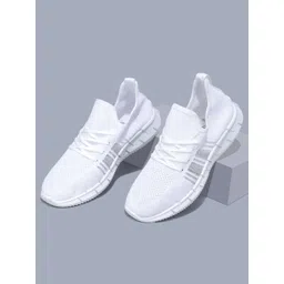 RapidBox Men Textured Mesh Sneakers