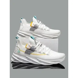 RapidBox Men Textured Mesh Sneakers