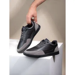 The Roadster Lifestyle Co Men  Lightweight Sneakers