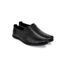 Allen Cooper Men Textured Lightweight Leather Slip On Sneakers