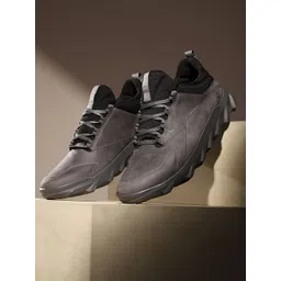 ECCO Men Round Toe Textured Sneakers