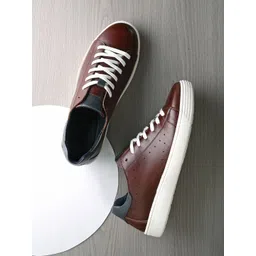 Overdrive Men Leather Lightweight Sneakers