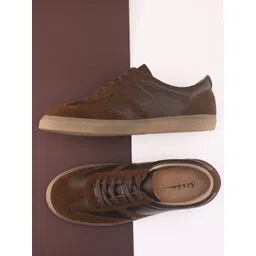 The Roadster Lifestyle Co Men Colourblocked Casual Suede Sneakers