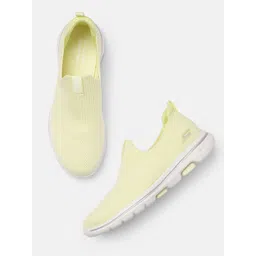 Skechers Women Solid Go Walk 5 Trendy Regular Walking Shoes