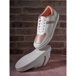 Roadster Women Round Toe Colourblocked Sneakers