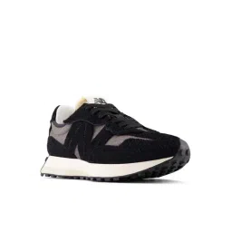 New Balance Men's Black Casual Sneakers