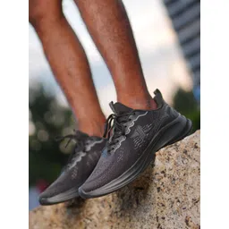 Xtep Men Textile Running Shoes