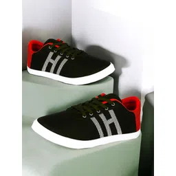 Spotwalk Men Colourblocked Sneakers