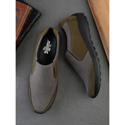 The Roadster Lifestyle Co Men Slip-On Round Toe Sneakers