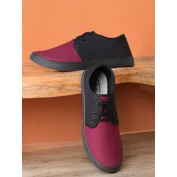 Spotwalk Men Colourblocked Lightweight Sneakers