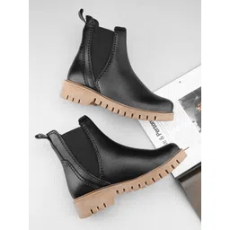 The Roadster Lifestyle Co Women Block Heeled Chelsea Boots